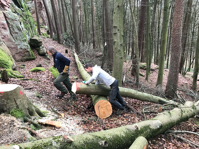PKler beim Wegebau